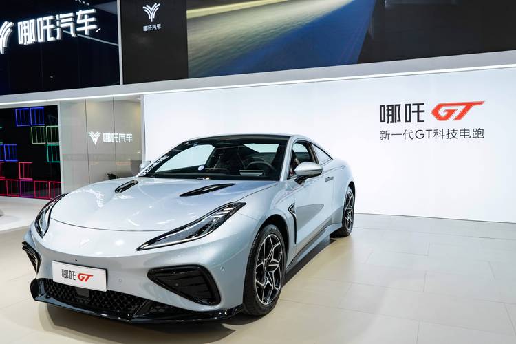 成都青白江区集智展企业管理咨询哪吒汽车在智能汽车领域的表现，领途汽车在新能源汽车市场中的影响力